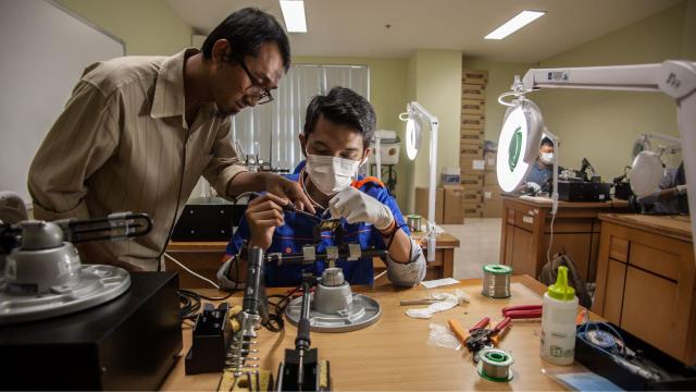 A student at a polytechnic in Indonesia learns how to design printed circuit boards. Photo credit: Asian Development Bank.
