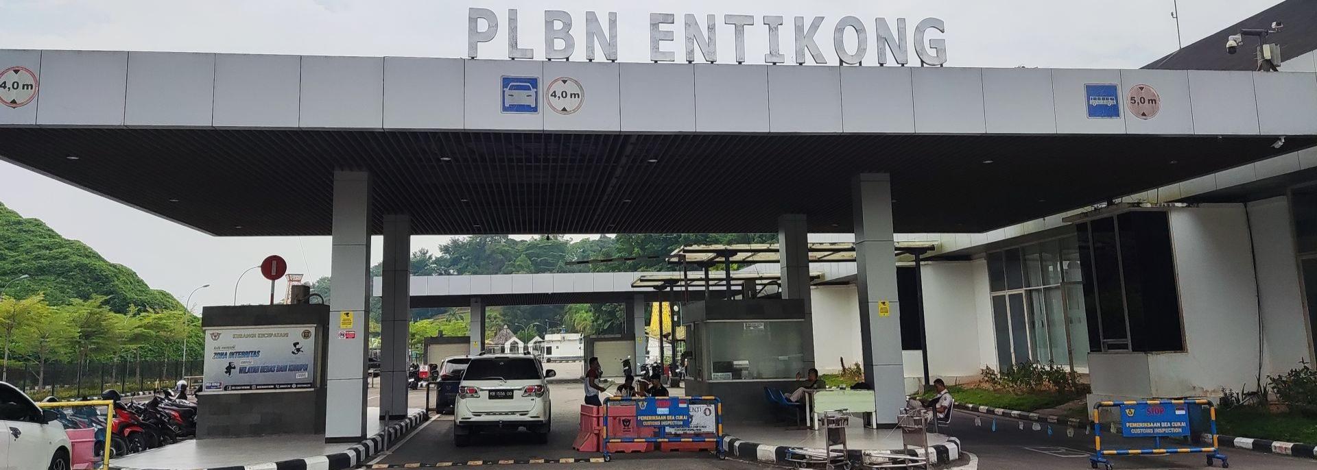 Entikong–Tebedu border crossing. Photo credit:  iStock/Ridham Supriyanto.